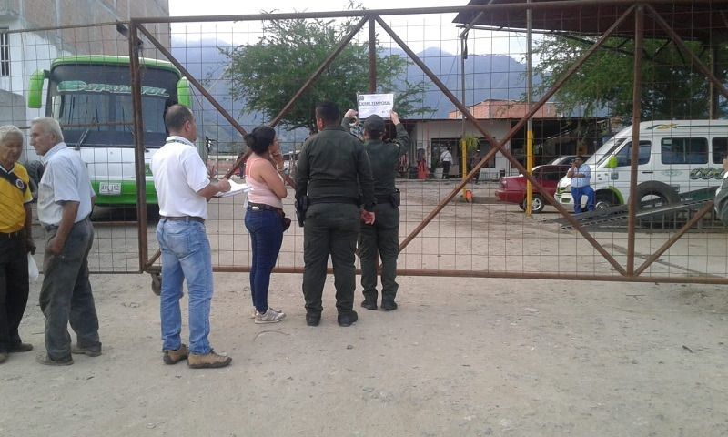 Ordenan cierre temporal de 5 parqueaderos ilegales