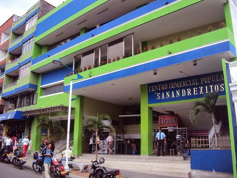 Balance del robo de Sanandréxitos: ocho locales comerciales más la administración las víctimas