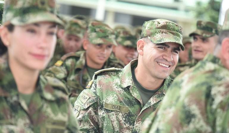 Hombres de negro intimidan habitantes de Chaparral