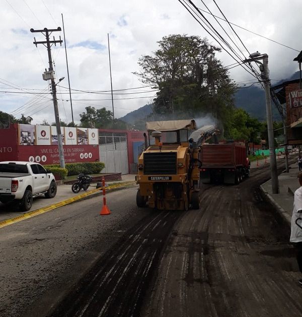 Avanzan labores de pavimentación en el sur de Ibagué