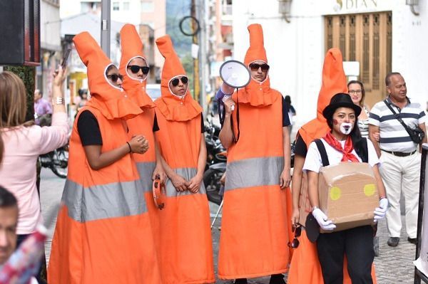 Con mimos y conos humanos, Alcaldía busca mejorar la seguridad vial en Ibagué