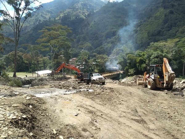 Habilitan paso en la vía entre Villa Restrepo y Juntas