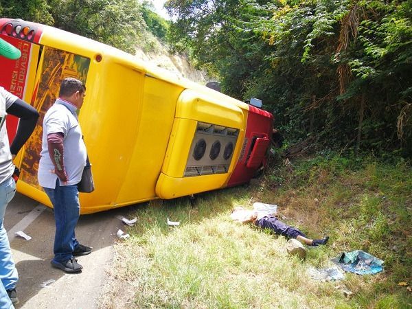 Un muerto y nueve heridos deja accidente de bus de Rápido Tolima