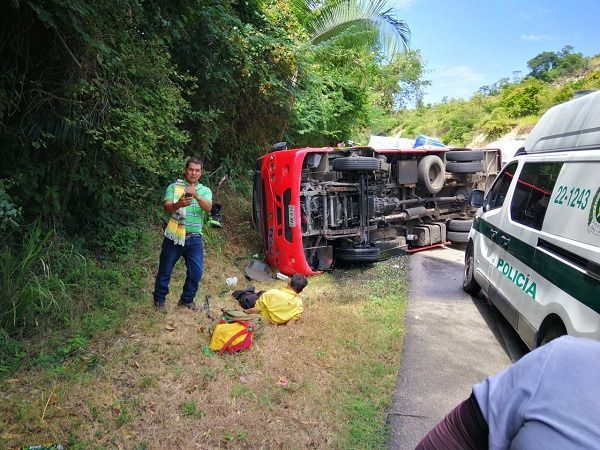 Se conocen nombres de personas afectadas en accidente de bus de Rápido Tolima