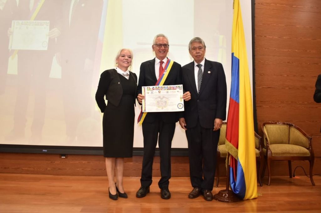 Jaramillo recibió premio internacional por la paz de FENALPRENSA