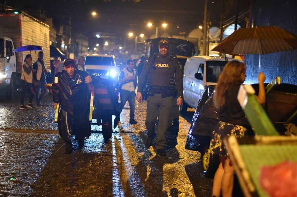 Se adelantó operativo por el espacio público, ésta madrugada en la plaza de la 21