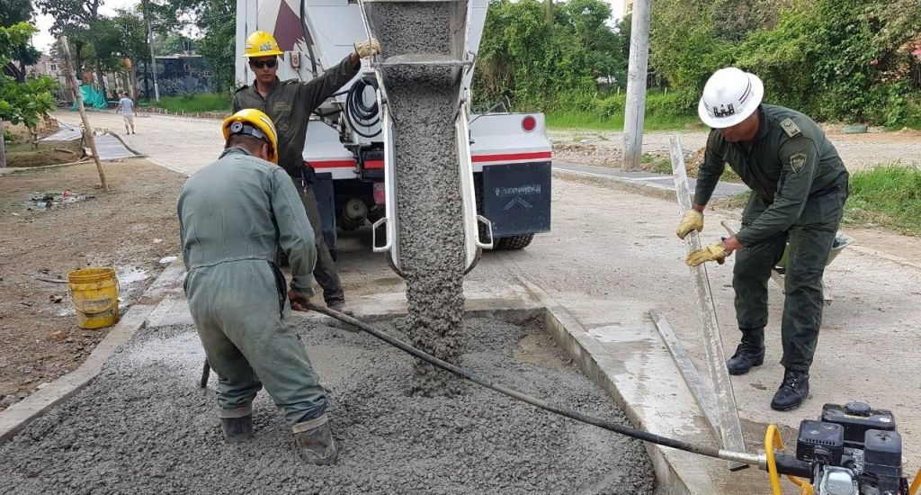 Continúan pavimentaciones en Ibagué, a cargo del Ejército y la Alcaldía