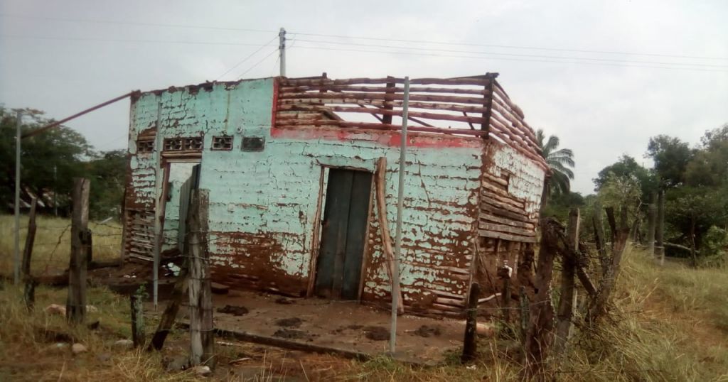 Vendaval y lluvias dejaron afectadas viviendas en Dolores y Purificación