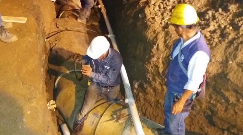 Ibal adelantó instalación de tubería en el puente del Combeima, este lunes festivo