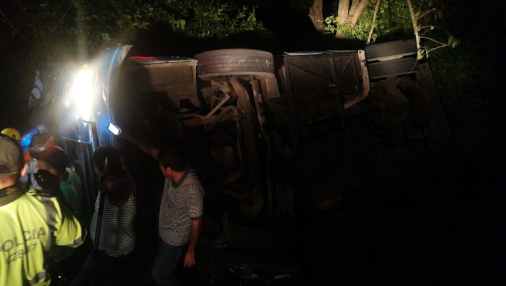 Accidente en el corregimiento de Castilla dejó una persona muerta y 17 heridos