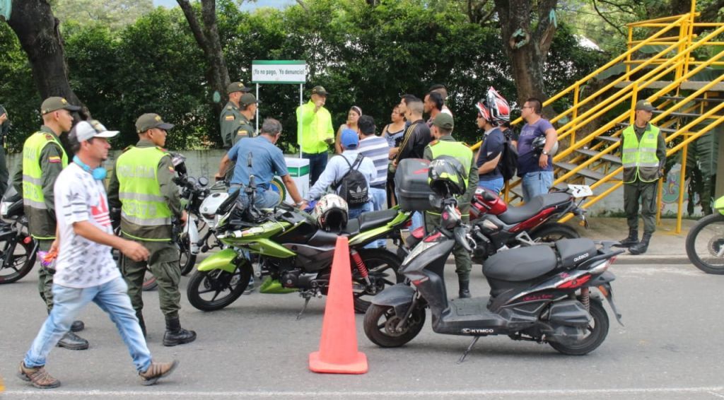Policía Metropolitana realizó operativo contra el hurto en el puente de la Sagrada Familia