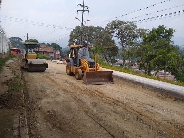 En 11 frentes de trabajo se realizan labores de pavimentación en Ibagué