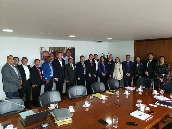 Alcaldes del país,  solicitaron intervención de Contraloría por demoras en obras de Jornada Única