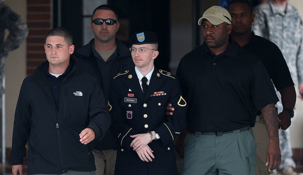 El cabo, el pene y la TV