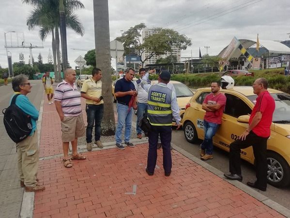 Con campaña pedagógica se buscan evitar bahías de taxis en sitios prohibidos