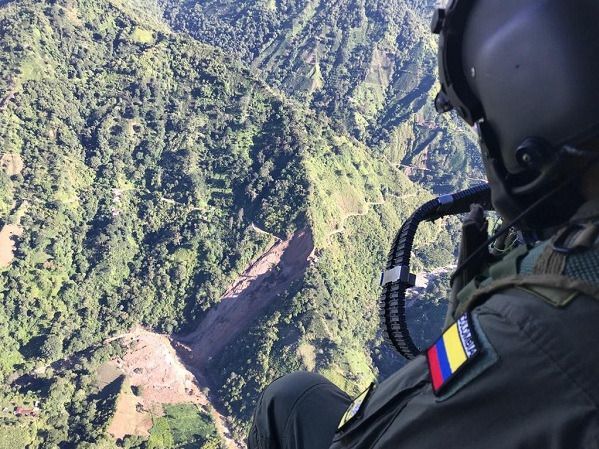 Fuerza Aérea sobrevoló el sector del deslizamiento que generó emergencia en Chaparral