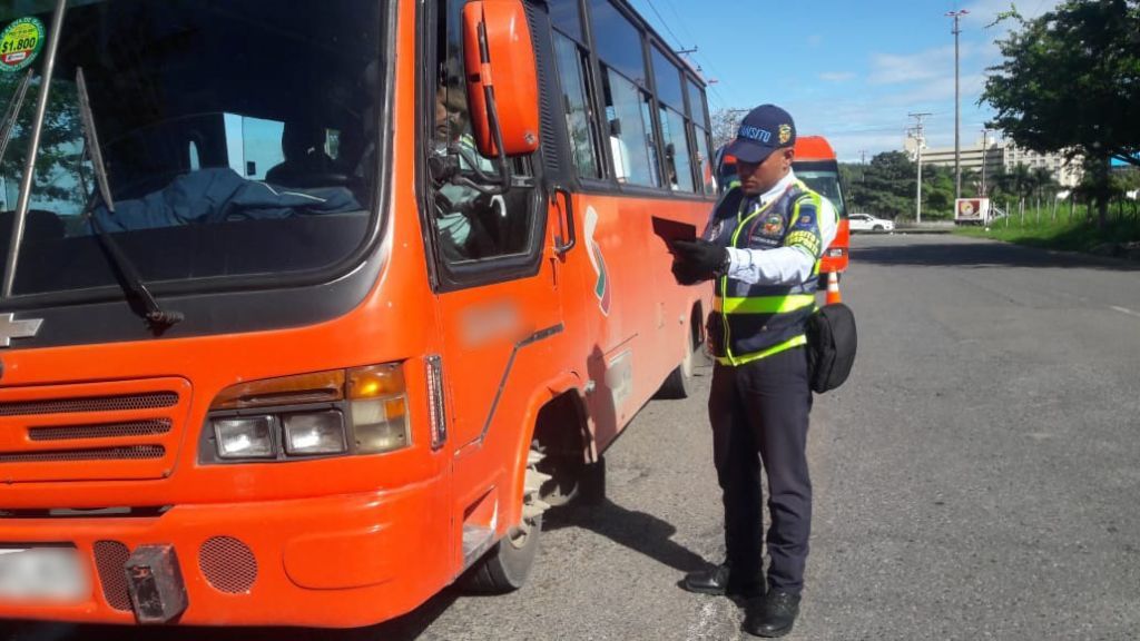 Autoridades inmovilizaron busetas en Ibagué por altos niveles de contaminación