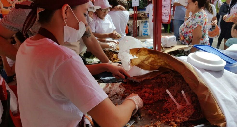 Hoy en el Día de la lechona tolimense se espera vender cerca de 20 mil platos