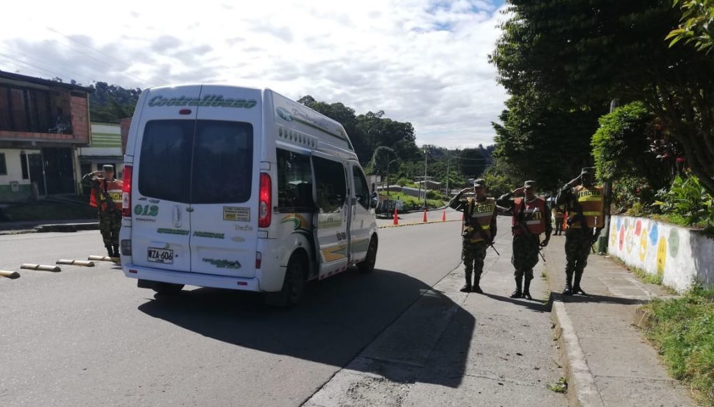 Presencia del Ejército en vías del Tolima garantizó seguridad durante el puente de San Pedro