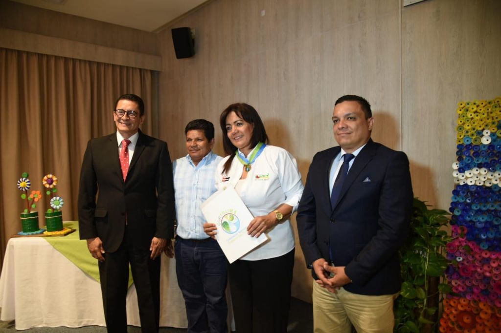 Medalla al mérito ambiental le fue entregada a Infibagué por parte de Cortolima