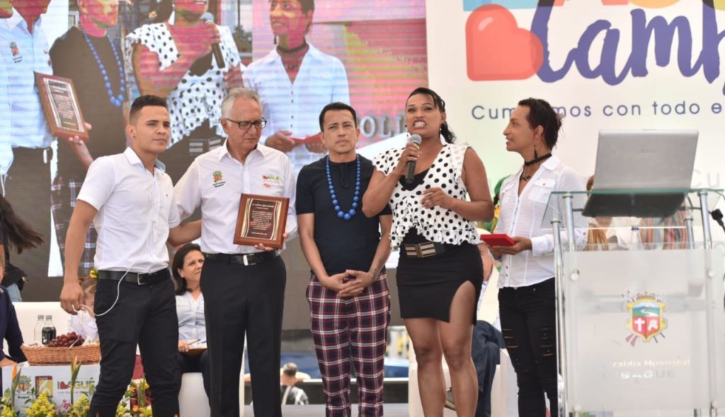 Comunidades entregaron reconocimiento a Guillermo Alfonso Jaramillo por su gestión