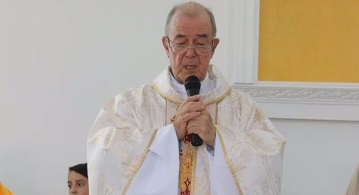 El Padre Cardona y su entrega por la educación