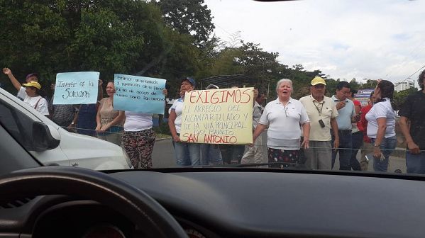 IBAL se comprometió arreglar sistema de alcantarillado del barrio San Antonio