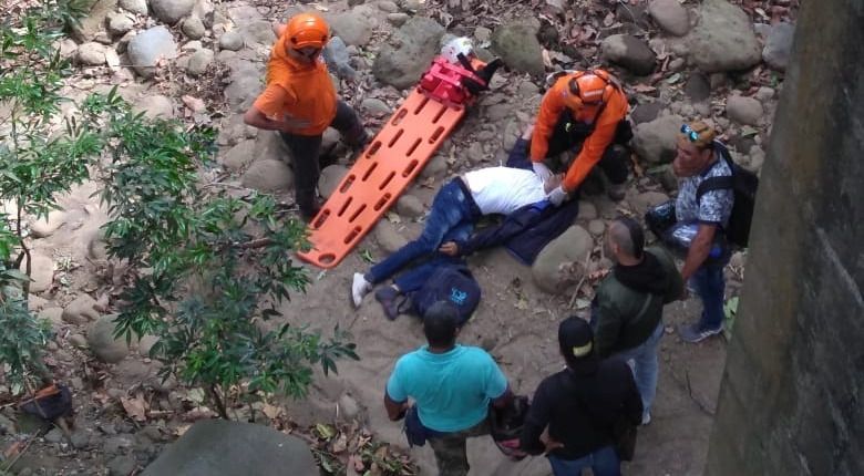 Motociclista cayó desde un puente tras ser embestido por vehículo fantasma