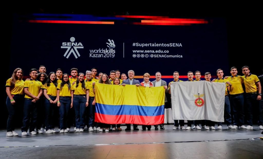 Iván Duque entregó el Pabellón Nacional a la delegación  WorldSkills Colombia