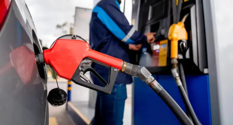 Guerra en Irán obliga a aumentar precio de la gasolina