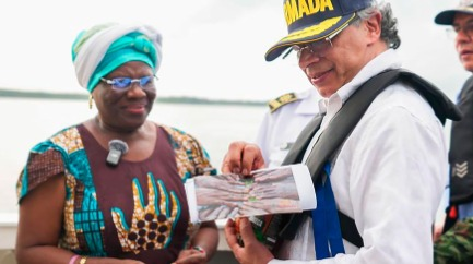La partera más antigua del Pacífico es la madrina del buque hospital Benkos Biohó