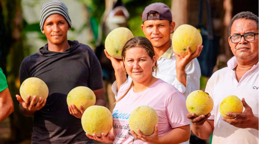 Petro ordena la entrega de 700.000 hectáreas adicionales de tierra