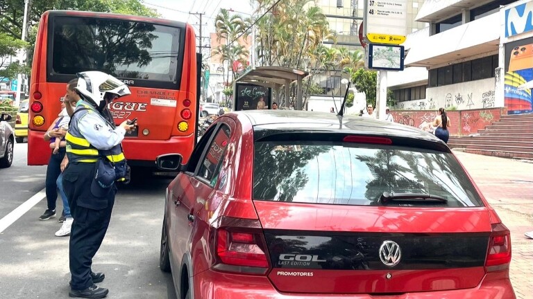 Van 18 sancionados en ofensiva contra el mal parqueo en paraderos del SETP