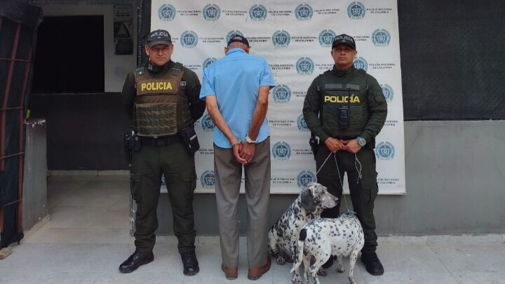 Rescatan dos perros víctimas de maltrato y capturan a un hombre de 71 años