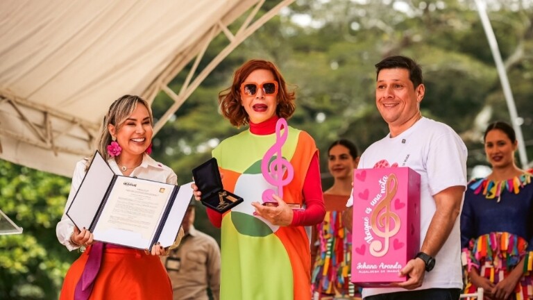 Ibagué honra a Ágatha Ruiz con pasarela en la Tercera