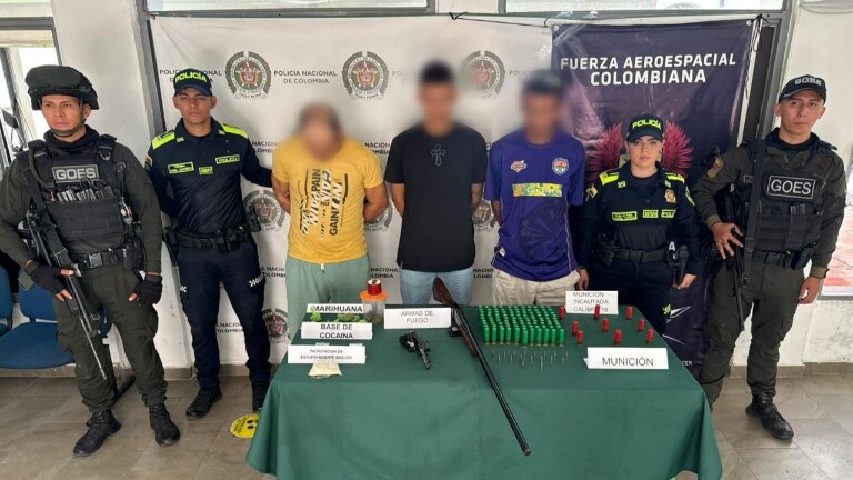 Caen tres personas en operativos contra armas y drogas en San Luis