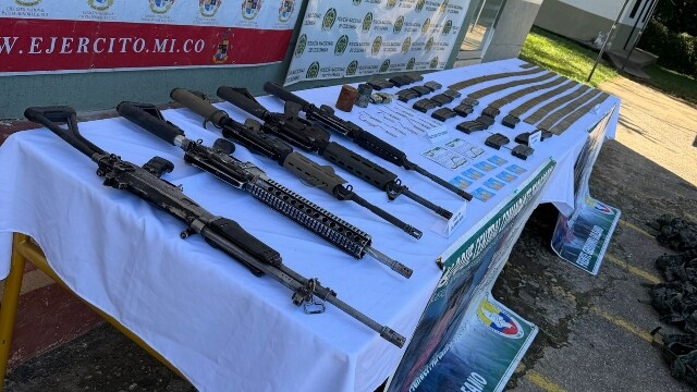 Hallan arsenal y explosivos de disidencias en zona rural de Chaparral