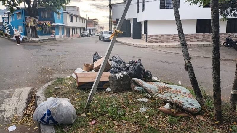 Cierre en La Miel agrava crisis de basuras en plena temporada de fiestas