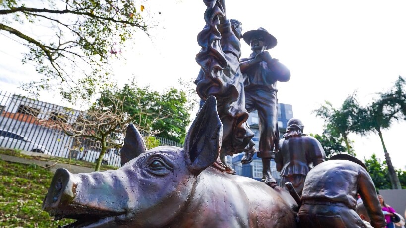 Polémica por monumento a la lechona: arte o desacierto