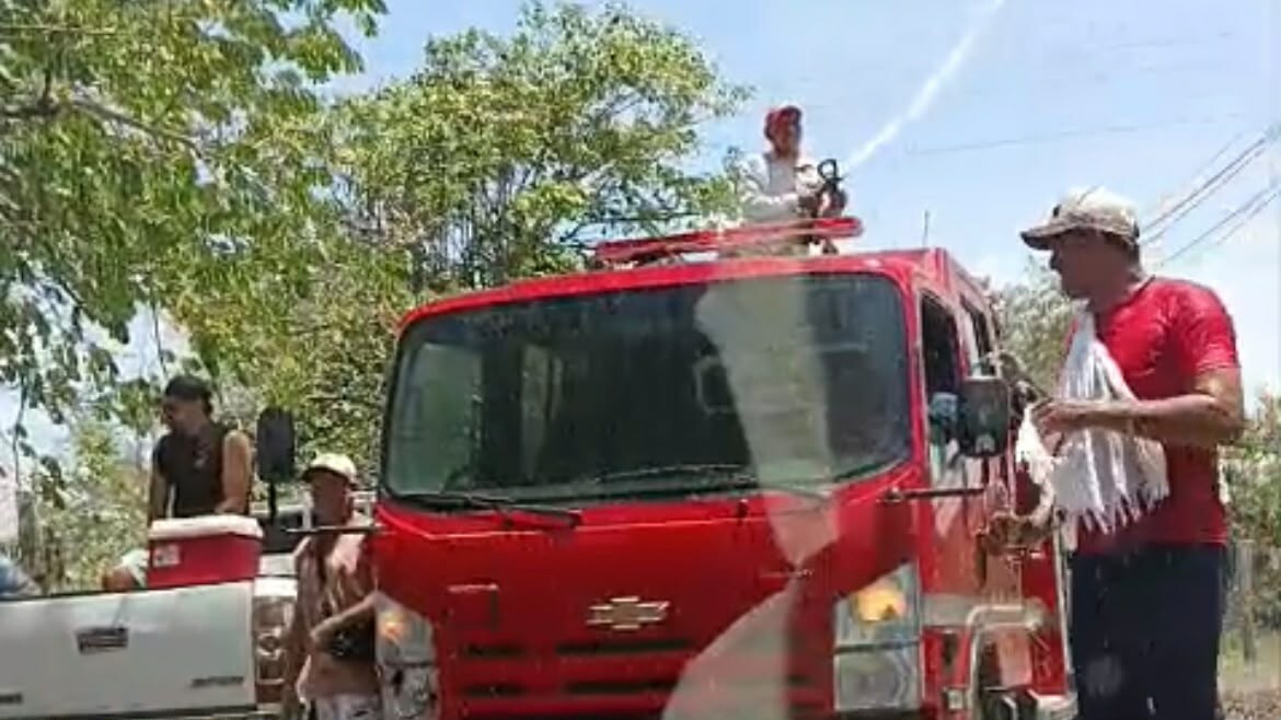 Fiestas en Coello generan críticas en medio de la emergencia por incendios