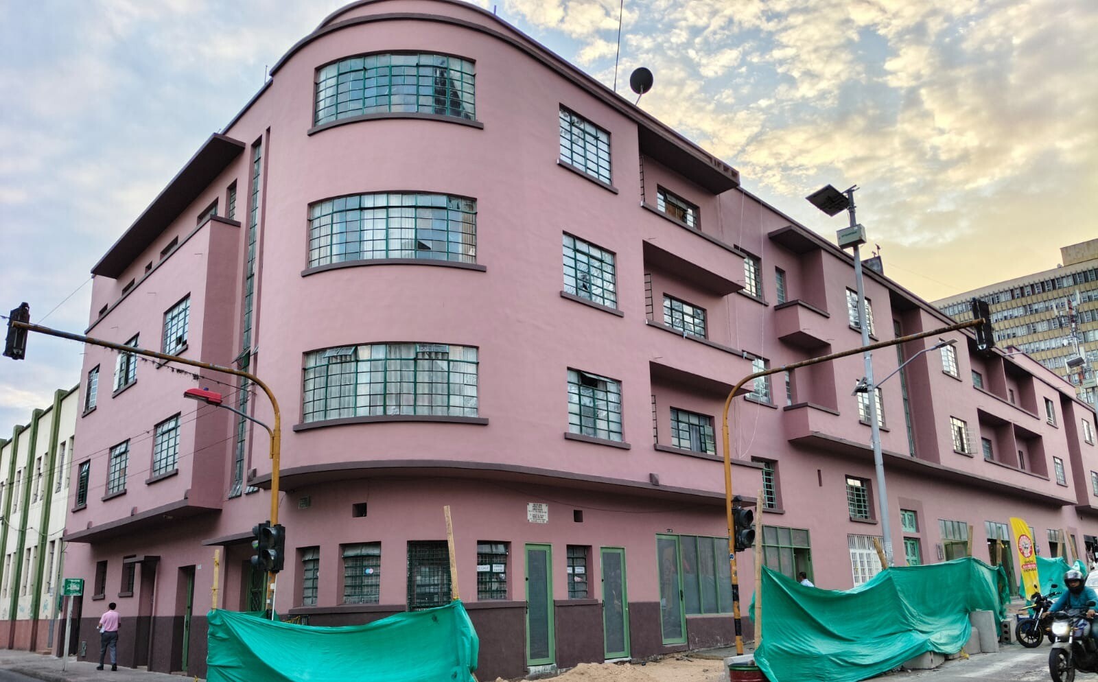El brochazo que borró décadas de historia del edificio de la Curia de Ibagué
