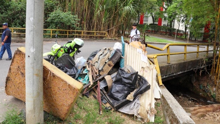 Desmontan tres cambuches y recuperan la ronda de La Balsa en Ibagué