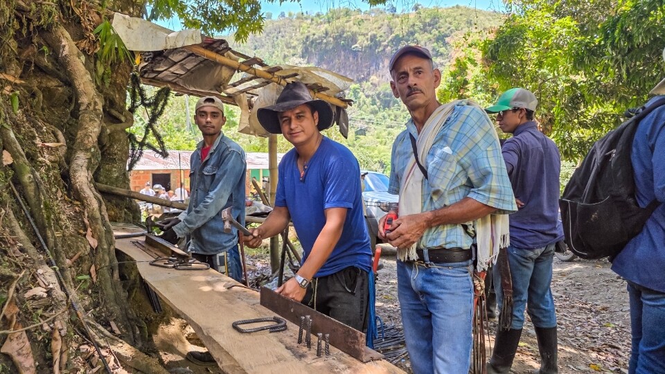 Campesinos del Líbano aprenderán a construir 180 metros de placa huella