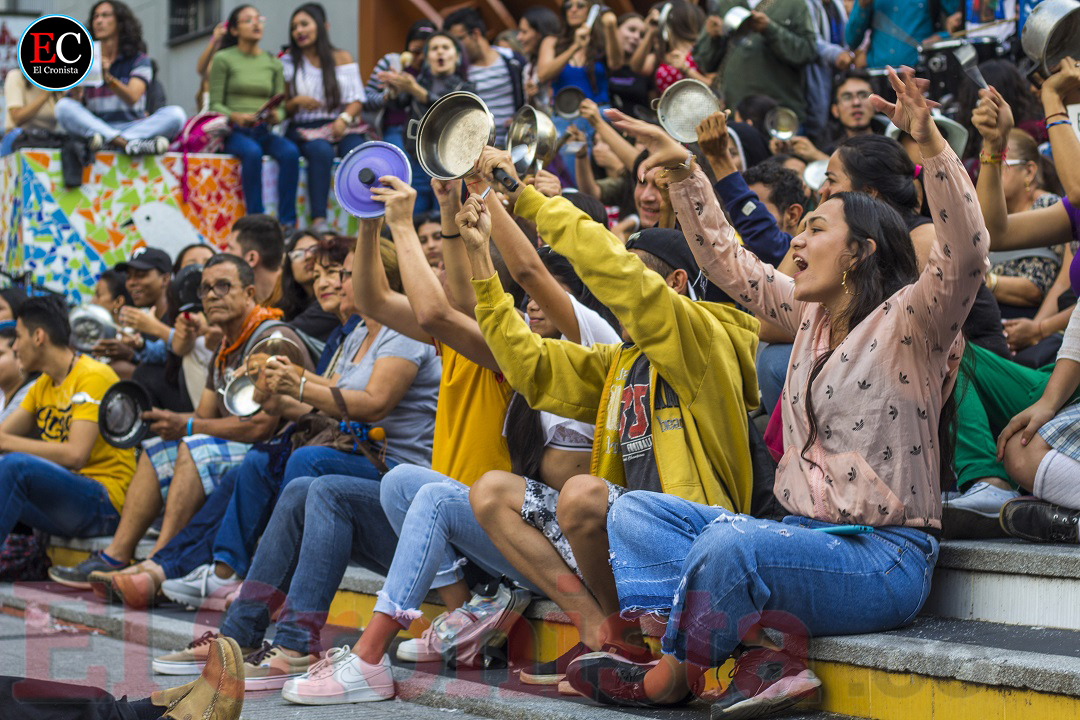 Cacerolazo en instituciones educativas públicas