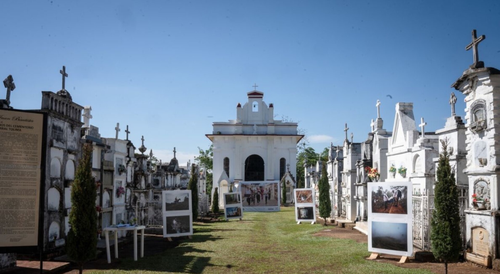 Inició la búsqueda de desaparecidos en el cementerio de Chaparral