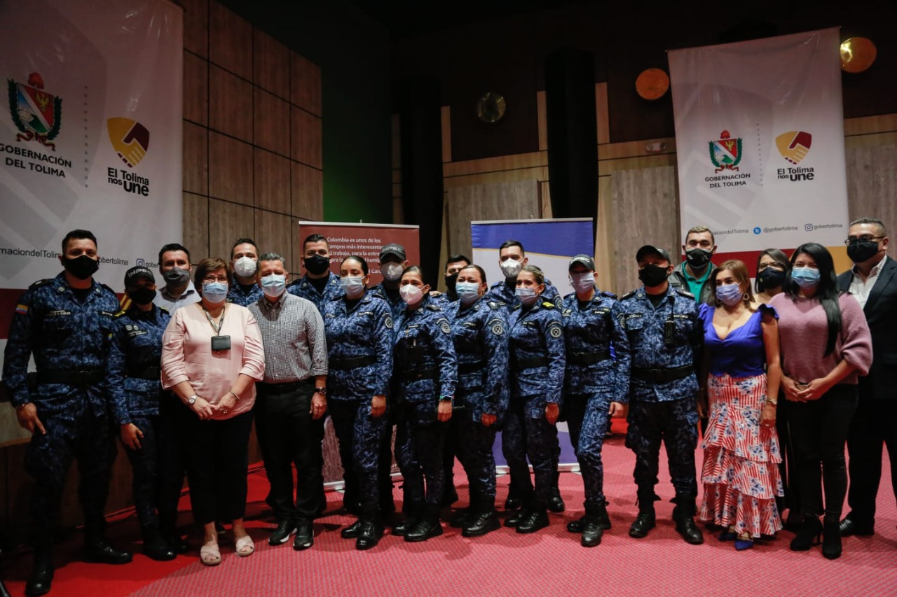 Internos y guardias becados por la Gobernación del Tolima