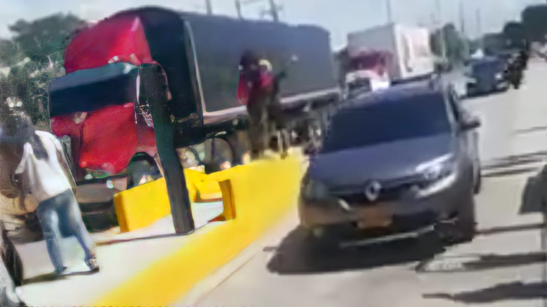 Jóvenes levantaron talanqueras y permitieron el paso grátis en el peaje de Flandes