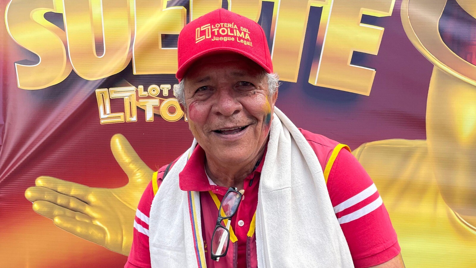 La suerte le llegó a Ricardo: lotero ibaguereño fue homenajeado por su legado