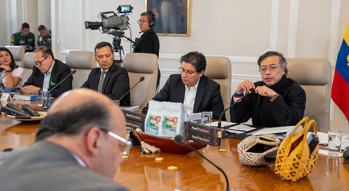 "Les dimos más dinero que nunca": Petro ordena liquidar EPS en quiebra