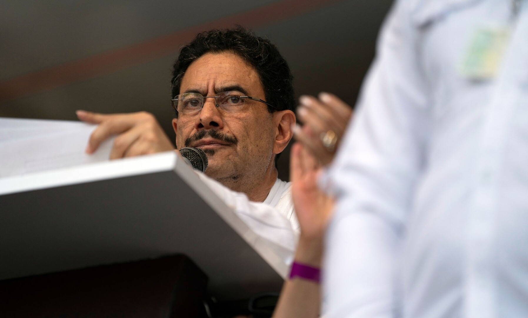 Iván Cepeda exige rectificación a líderes políticos por falsas acusaciones en su contra